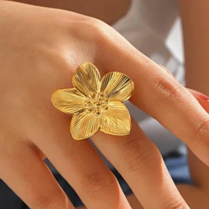 Textured flower ring