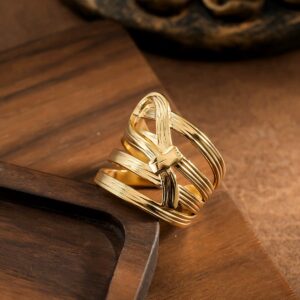 Ribbon statement ring