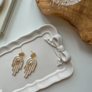 Bow Tray