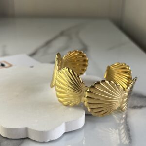 Beach Style Gold Linked Shell Bangle