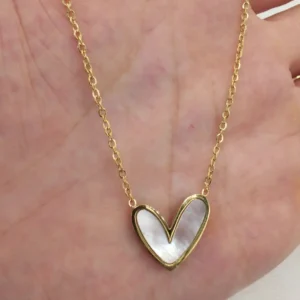 White shell heart pendent