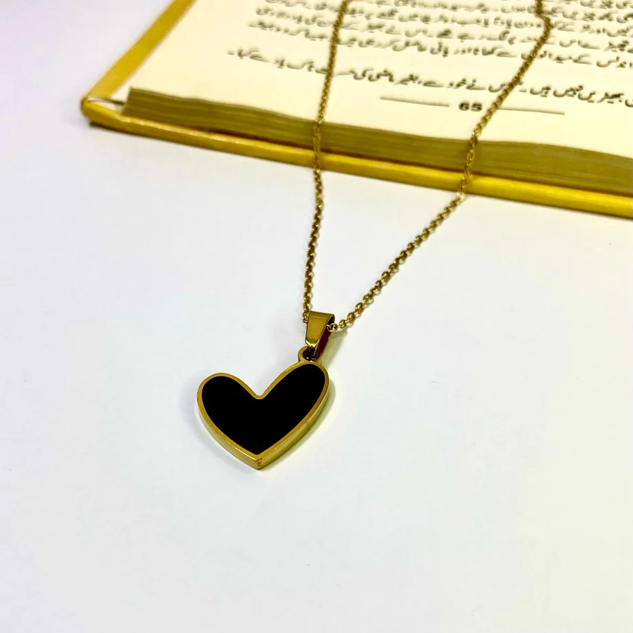 Black heart necklace