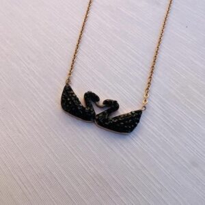 Double swan pendant