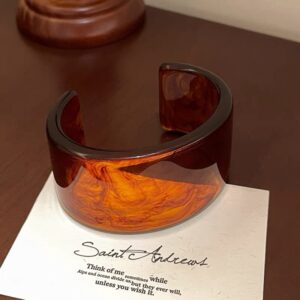 Classic acrylic bangle