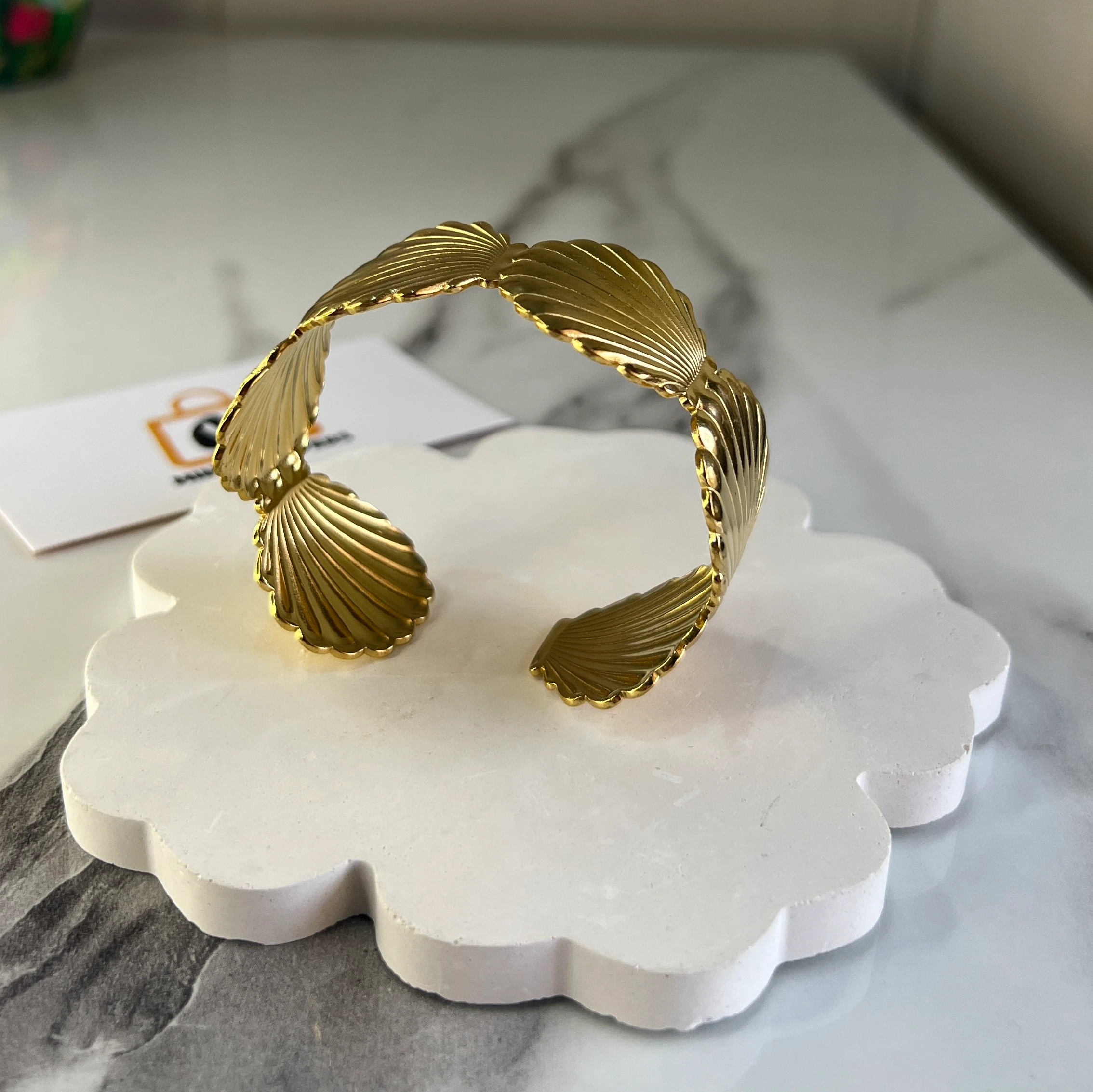 Beach Style Gold Linked Shell Bangle - Image 2