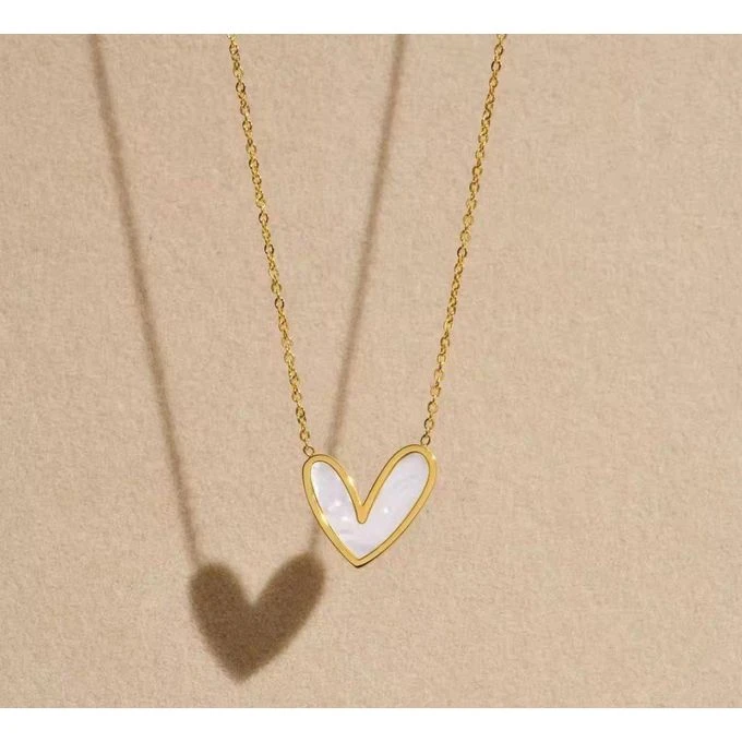 White shell heart pendent - Image 2