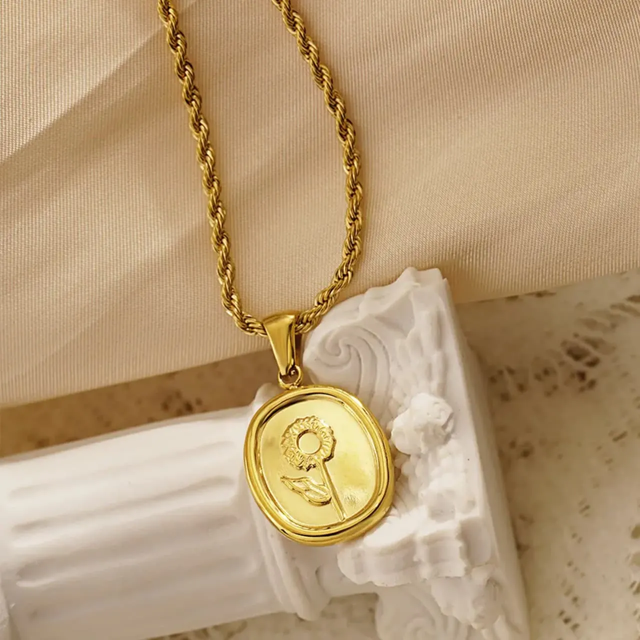 Vintage rose pendant