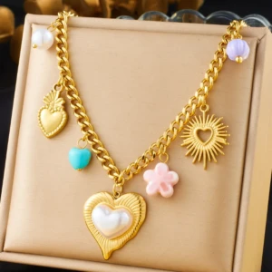 Classic heart charm necklace